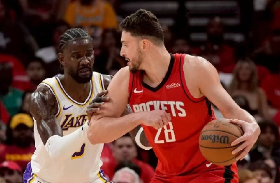 第四节成垃圾时间！詹姆斯拿到10分就休息，火箭拒绝横扫