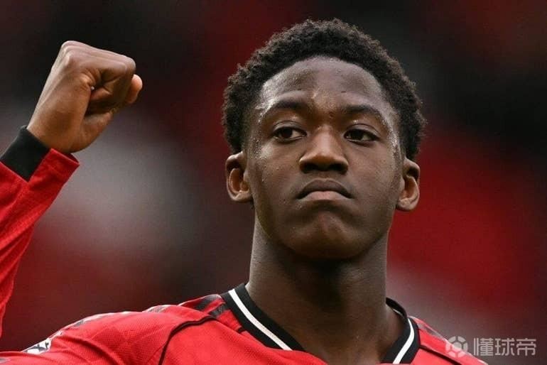 TA：梅努今天与曼联续约至2031年，将大幅涨薪