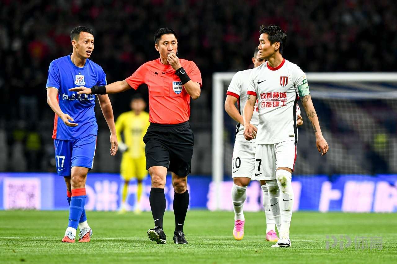 热议蓉城3-2申花：这也能逆转，可以直接颁奖了