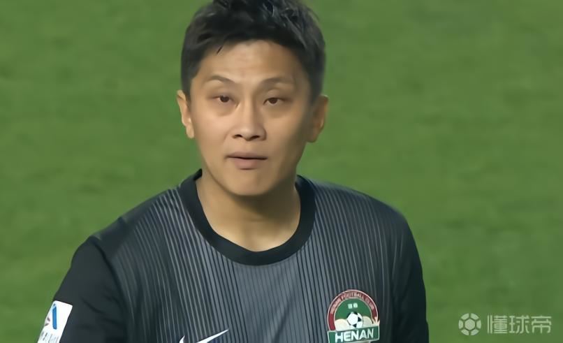王国明出击失误导致丢球，此前对阵泰山曾因出击失误造成丢球
