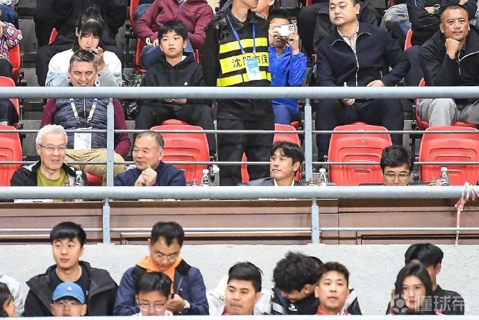 徐正源看台观战铁人vs成都，国足U23主帅安东尼奥也在现场