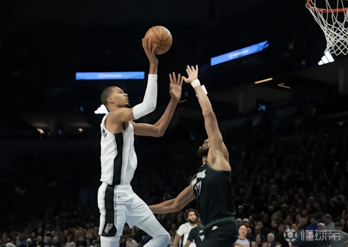 比肩四大传奇中锋，文班39分15板5帽成为NBA季后赛历史第五人